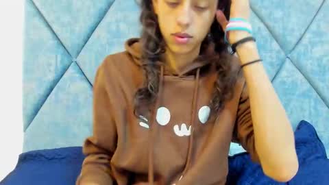 Snapshot of freyamoller_ chatting on January 15, 2:32 pm FreyaMoller online show from January 15, 2:32 pm