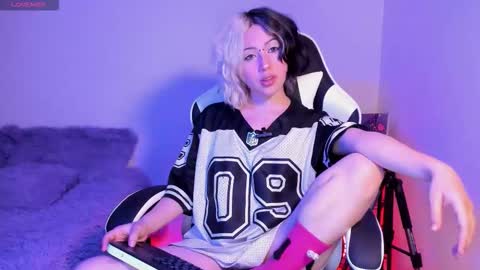 frida_lassi_ online show from October 5, 11:02 pm