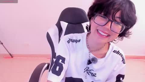 frida_lassi_ online show from February 23, 4:37 pm