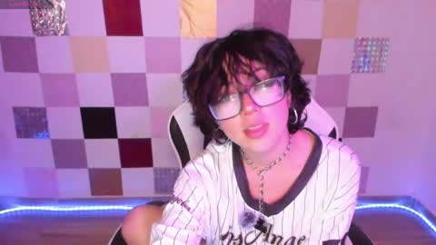 frida_lassi_ online show from March 29, 9:04 pm