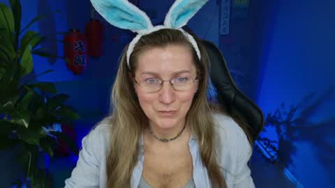 Snapshot of fridatander chatting on December 30, 9:05 am Frida Tander online show from December 30, 9:05 am