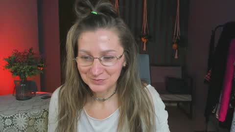 Snapshot of fridatander chatting on January 8, 9:10 am Frida Tander online show from January 8, 9:10 am