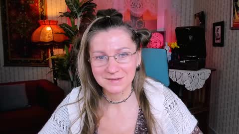 Snapshot of fridatander chatting on January 31, 9:27 am Frida Tander online show from January 31, 9:27 am