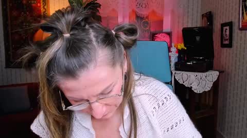 Snapshot of fridatander chatting on January 31, 12:29 pm Frida Tander online show from January 31, 12:29 pm