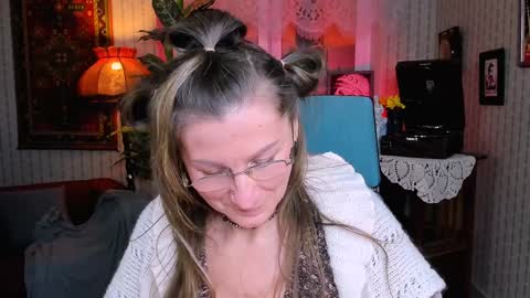 Snapshot of fridatander chatting on January 31, 3:33 pm Frida Tander online show from January 31, 3:33 pm