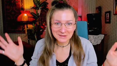 Snapshot of fridatander chatting on February 2, 9:08 am Frida Tander online show from February 2, 9:08 am