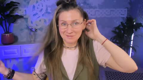 Snapshot of fridatander chatting on February 7, 2:37 pm Frida Tander online show from February 7, 2:37 pm