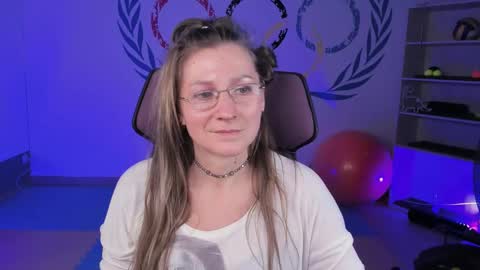 Snapshot of fridatander chatting on February 10, 3:32 pm Frida Tander online show from February 10, 3:32 pm