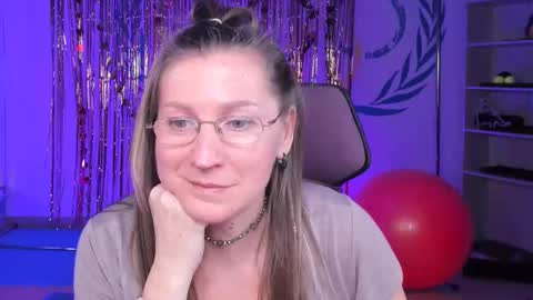 Snapshot of fridatander chatting on February 23, 12:16 pm Frida Tander online show from February 23, 12:16 pm