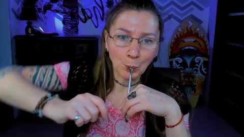 Snapshot of fridatander chatting on February 28, 9:04 am Frida Tander online show from February 28, 9:04 am