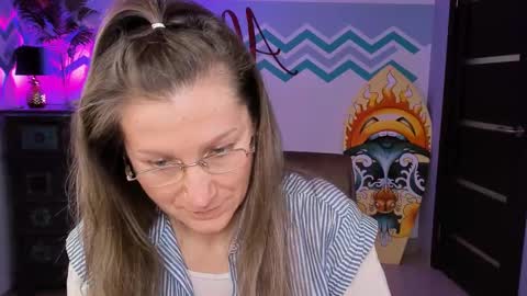 Snapshot of fridatander chatting on March 3, 9:11 am Frida Tander online show from March 3, 9:11 am