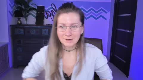 Snapshot of fridatander chatting on March 10, 9:10 am Frida Tander online show from March 10, 9:10 am