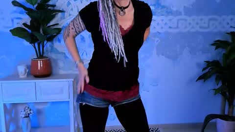 Snapshot of fridatander chatting on October 5, 5:06 am Frida Tander online show from October 5, 5:06 am