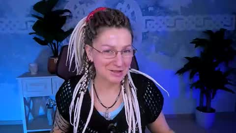 Snapshot of fridatander chatting on December 15, 5:12 am Frida Tander online show from December 15, 5:12 am