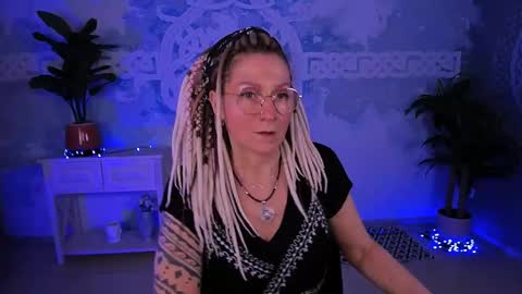 Frida Tander online show from March 31, 5:52 am