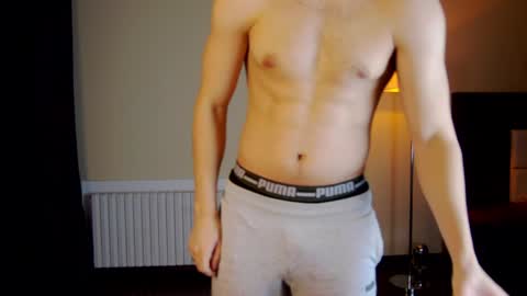 Snapshot of friend123211 chatting on February 2, 12:30 am Viktor online show from February 2, 12:30 am