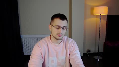 Snapshot of friend123211 chatting on March 9, 11:03 pm Viktor online show from March 9, 11:03 pm