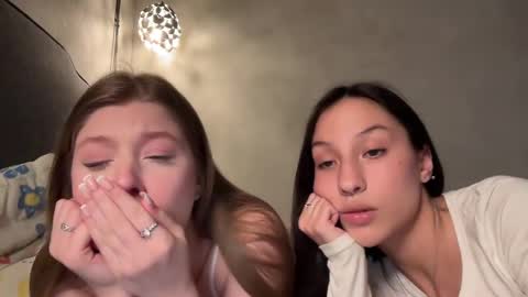Snapshot of friend_foryou chatting on February 21, 9:32 pm Lina online show from February 21, 9:32 pm