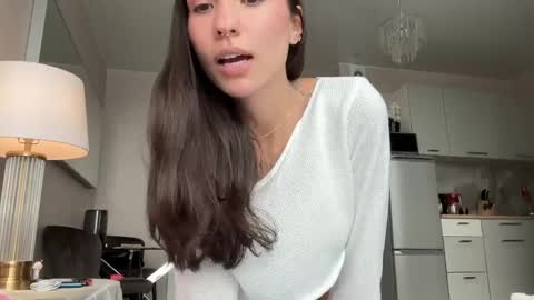 Snapshot of friend_foryou chatting on May 28, 1:30 pm Lina online show from May 28, 1:30 pm