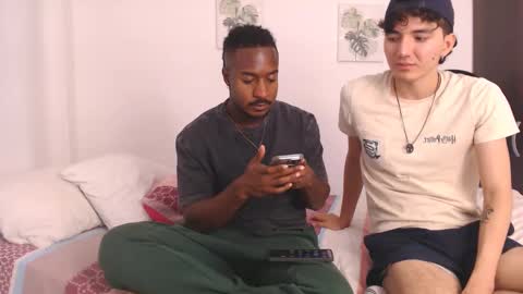 Snapshot of friendsession_ chatting on February 16, 11:37 pm Danny and your friends online show from February 16, 11:37 pm