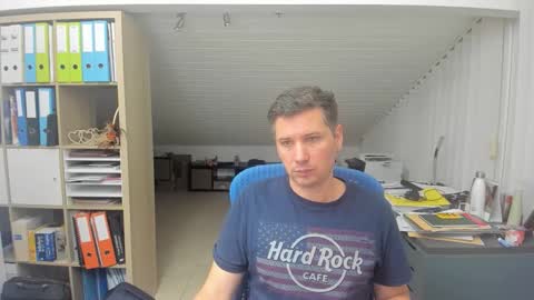 Snapshot of frikits chatting on October 1, 6:36 pm Francois online show from October 1, 6:36 pm