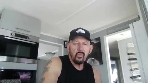 Snapshot of friskyneedsum chatting on December 16, 10:53 am bob online show from December 16, 10:53 am