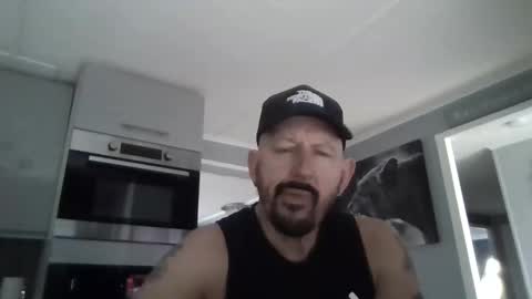 Snapshot of friskyneedsum chatting on December 17, 9:37 am bob online show from December 17, 9:37 am