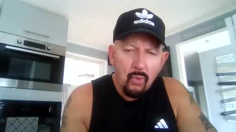 Snapshot of friskyneedsum chatting on February 9, 1:37 pm bob online show from February 9, 1:37 pm