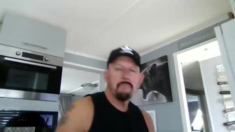 Snapshot of friskyneedsum chatting on February 10, 11:58 am bob online show from February 10, 11:58 am