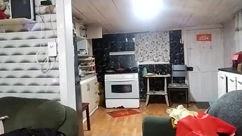 Frizzy girl online show from December 4, 1:14 am