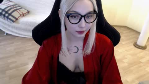 Snapshot of fromsun_forsoul chatting on February 26, 11:09 am Lilith online show from February 26, 11:09 am