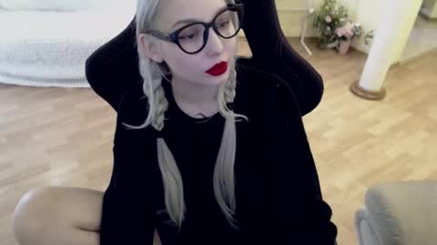 Snapshot of fromsun_forsoul chatting on March 11, 7:37 am Lilith online show from March 11, 7:37 am