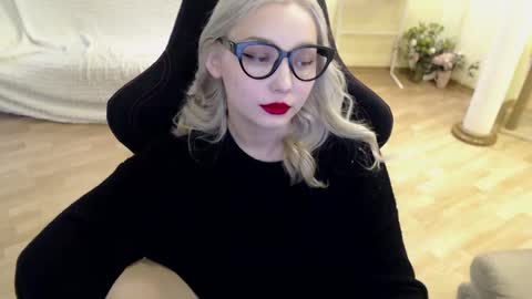 Snapshot of fromsun_forsoul chatting on March 12, 7:13 am Lilith online show from March 12, 7:13 am