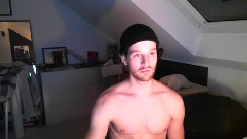 Snapshot of frozenyoga chatting on December 13, 5:21 pm frozenyoga online show from December 13, 5:21 pm