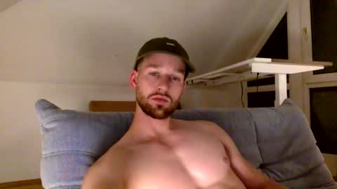 Snapshot of frozenyoga chatting on September 21, 6:31 pm frozenyoga online show from September 21, 6:31 pm