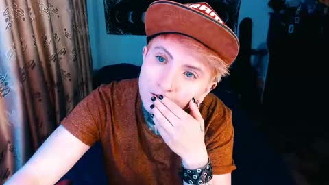 Snapshot of ftmblueyes chatting on October 31, 9:43 am HEHIM online show from October 31, 9:43 am