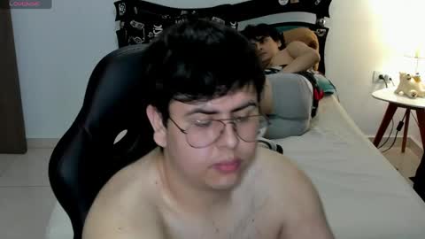 uwu online show from April 6, 11:38 pm