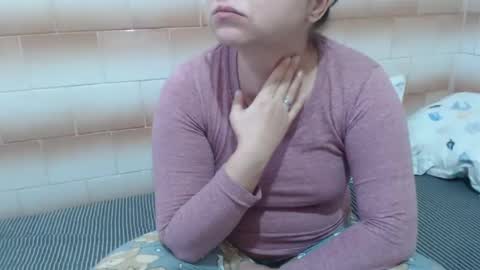 Snapshot of fuck_my_face chatting on December 13, 6:21 am Ella online show from December 13, 6:21 am