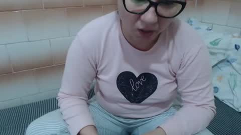 Snapshot of fuck_my_face chatting on December 17, 6:13 am Ella online show from December 17, 6:13 am