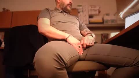 Snapshot of fuckadilf chatting on December 9, 4:47 pm fuckadilf online show from December 9, 4:47 pm