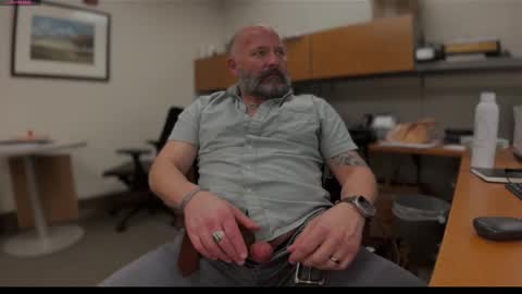 Snapshot of fuckadilf chatting on February 11, 6:33 pm fuckadilf online show from February 11, 6:33 pm