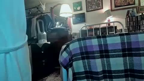 Snapshot of fullsvc chatting on February 16, 3:27 pm fullsvc online show from February 16, 3:27 pm