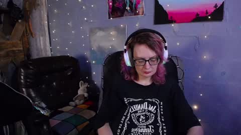 Snapshot of funafterdark13 chatting on December 10, 9:33 am Princess Nellie Captain Simon online show from December 10, 9:33 am