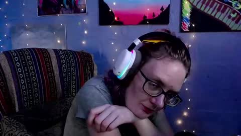 Snapshot of funafterdark13 chatting on December 31, 12:04 pm Princess Nellie Captain Simon online show from December 31, 12:04 pm