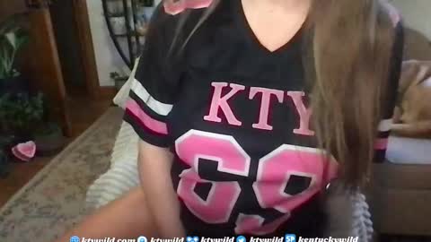 Snapshot of funcamkw chatting on February 7, 10:46 pm Thank you for visiting I hope you had fun 3 online show from February 7, 10:46 pm