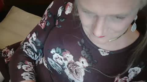 Jessie Love online show from December 18, 9:58 am