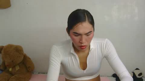 LIL LEE online show from March 2, 10:05 pm