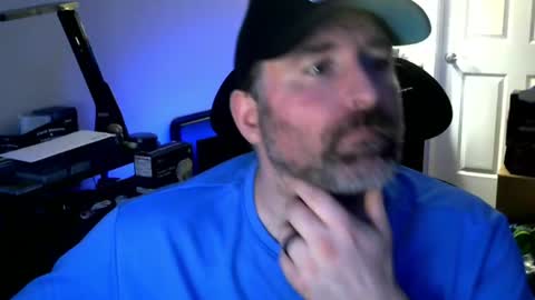 Snapshot of fuzz08 chatting on June 18, 12:22 am fuzz08 online show from June 18, 12:22 am