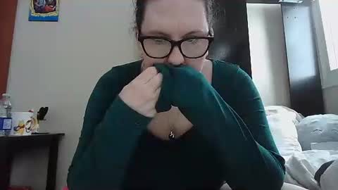 fuzzypeaches87 online show from January 18, 6:12 pm