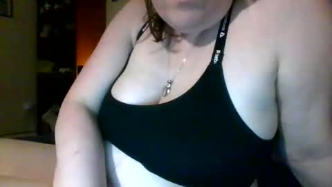 fuzzypeaches87 online show from February 27, 2:22 am